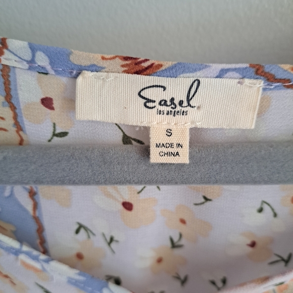 Easel Floral Blouse - Blue and Cream - Picture 5 of 6